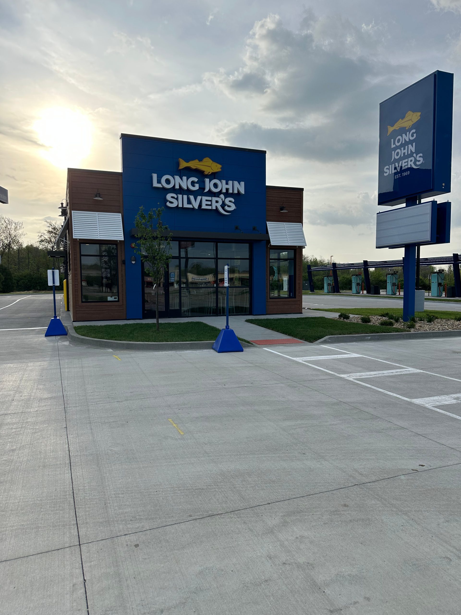 Long John Silver's opens